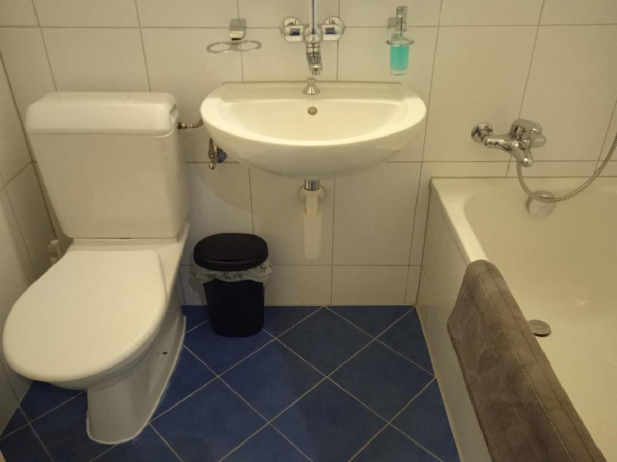 Studio Flat In The Heart Of Zug, Ideal For Solo Travellers Apartment Ngoại thất bức ảnh